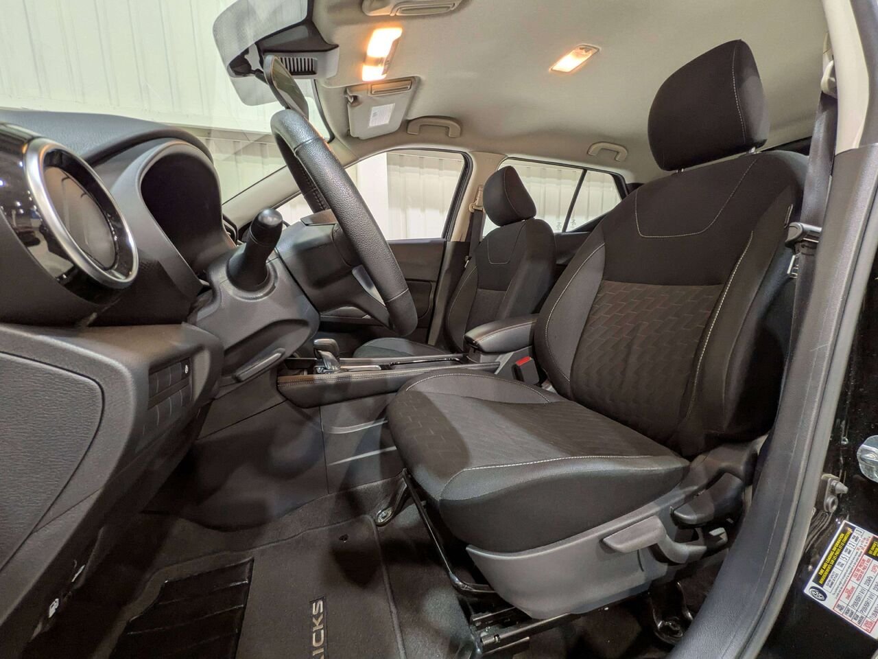 2025 Nissan Kicks Play SV FWD Black Val-David - photo #1