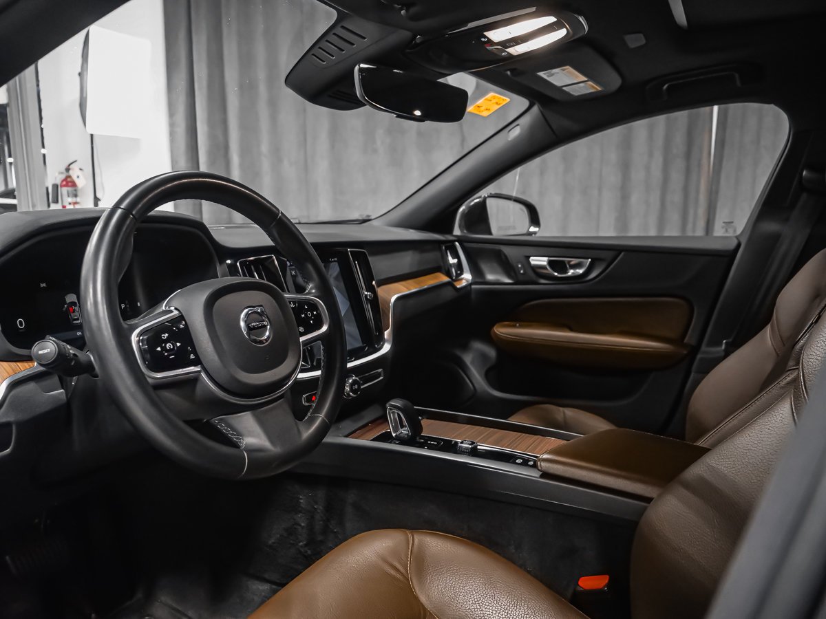 2023 Volvo V60 Cross Country Plus Montreal - photo #1