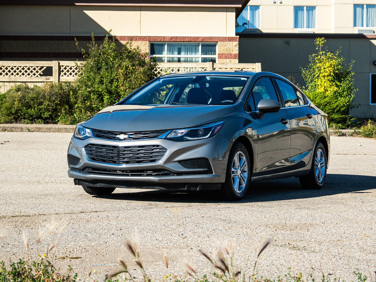 2017 Chevrolet Cruze 4dr Sdn 1.4L LT w/1SD gray Sherwood Park - photo #3