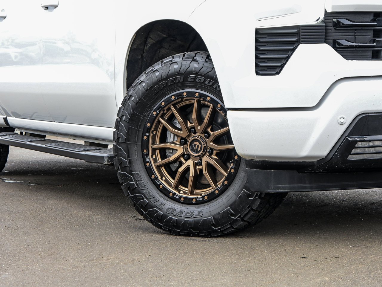 2026 Chevrolet Silverado 1500 4WD Crew Cab 147 RST White Sherwood Park - photo #5