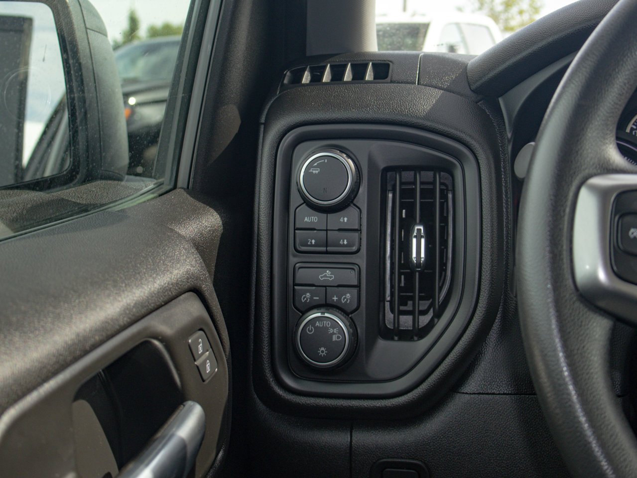 2021 Chevrolet Silverado 1500 4WD Crew Cab 147 Custom Trail Boss Black Sherwood Park - photo #22