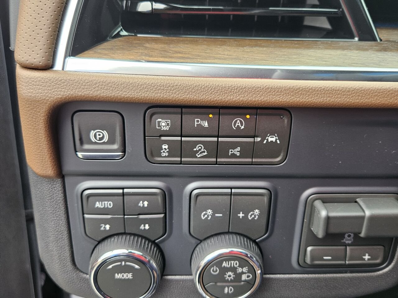 Chevrolet Tahoe High Country 4 portes 4RM 2026 Blanc polaire, triple couche Thetford Mines - photo #11