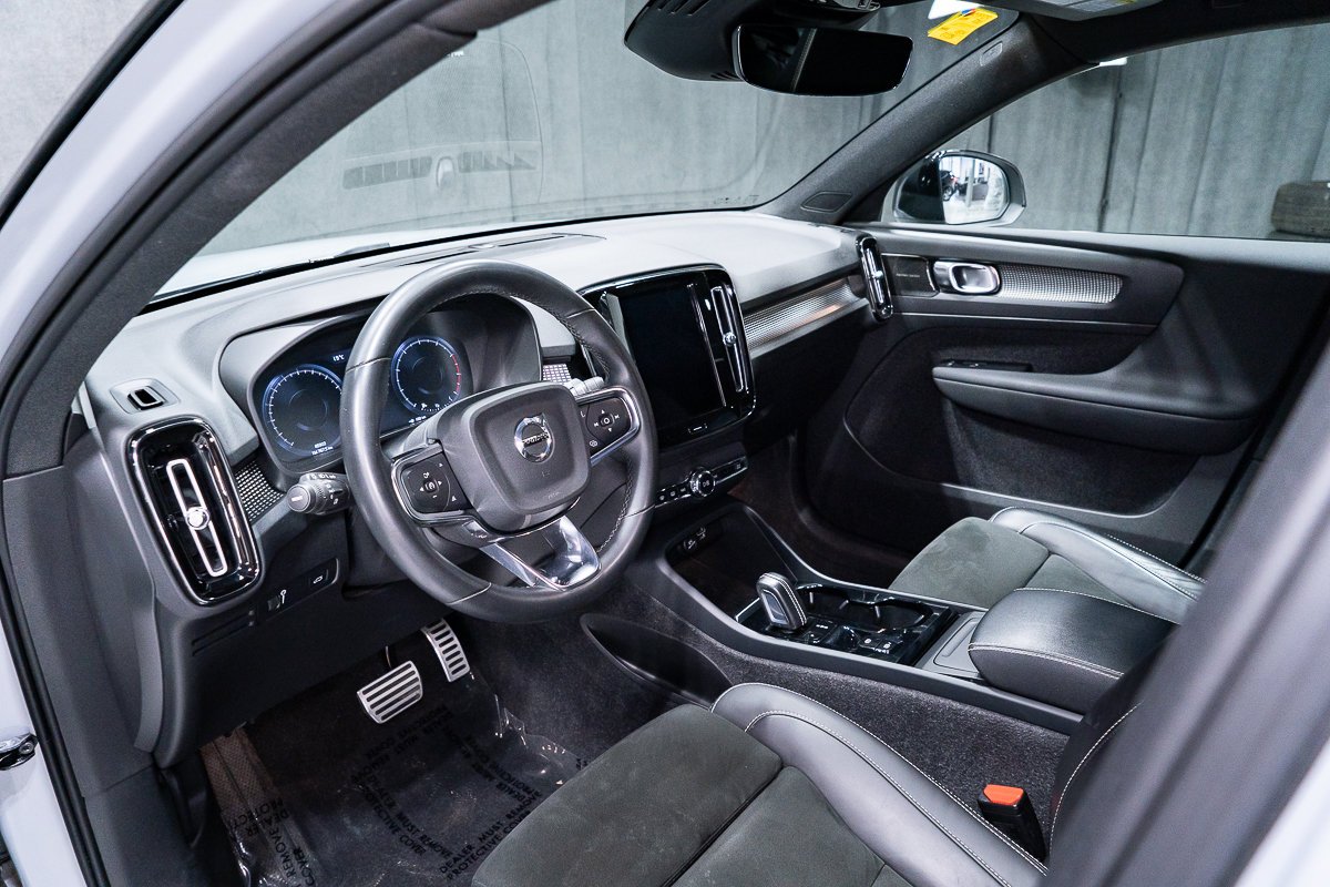 Volvo XC40 T5 R-DESIGN CLIMAT ADVANCED HARMAN KARDON 2022 Argent Montréal - photo #6