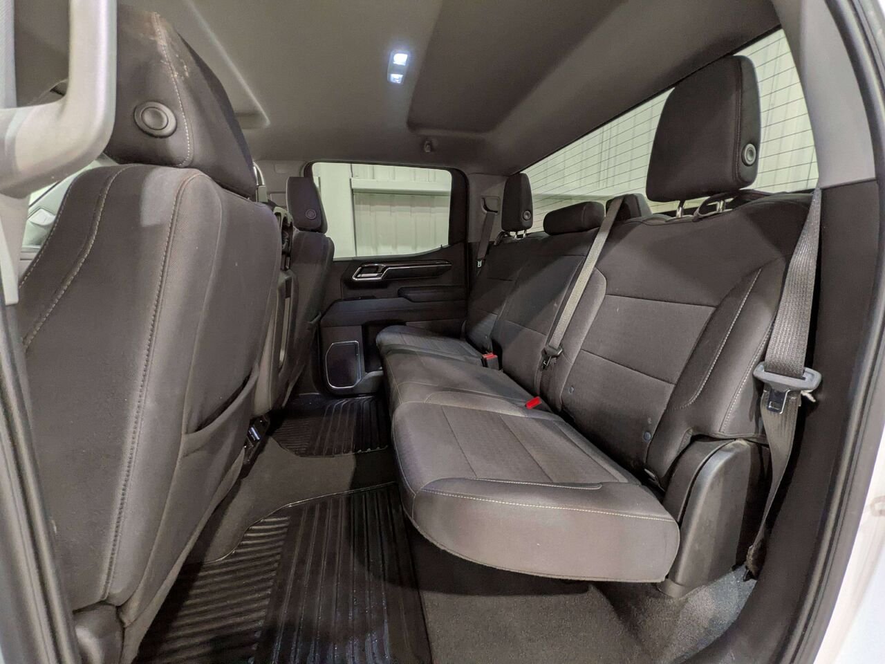 Chevrolet Silverado 1500 4WD Crew Cab 147" LT 2025 Blanc Val-David - photo #11