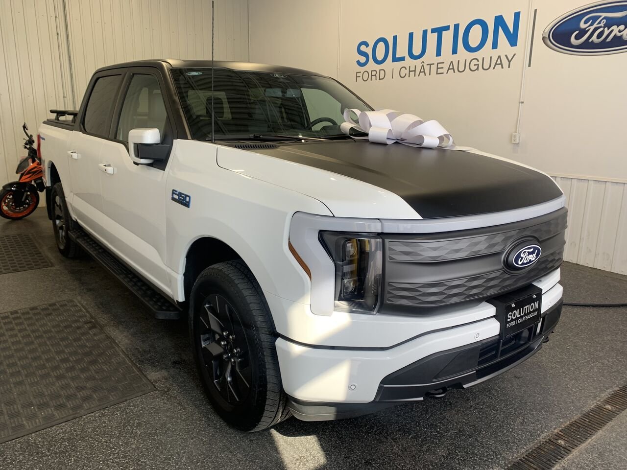 2025 Ford F-150 Lightning LIGHTNING LARIAT CREW CAB White Châteauguay - photo #1