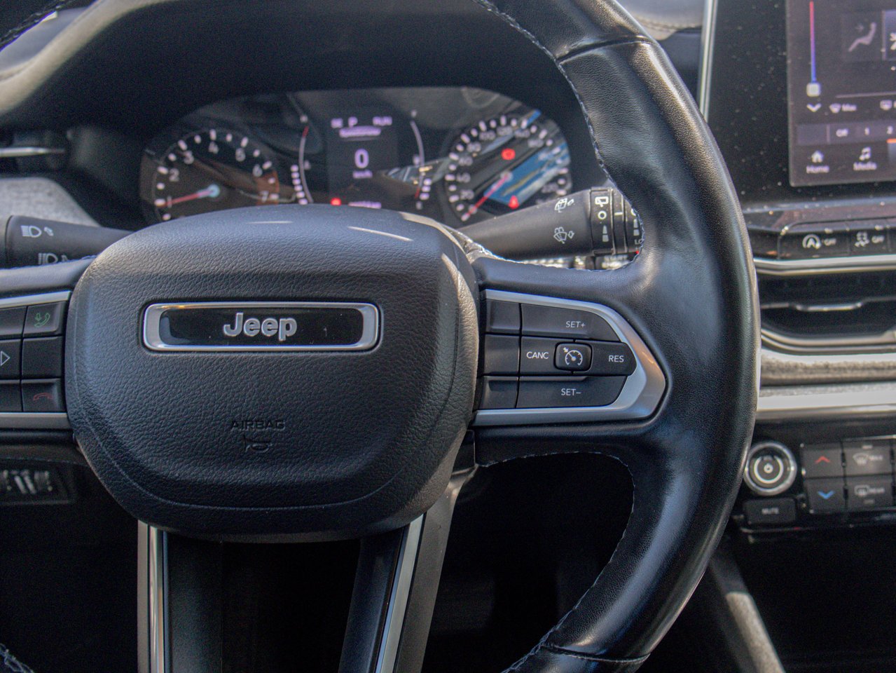 2022 Jeep Compass North 4x4 White Sherwood Park - photo #23