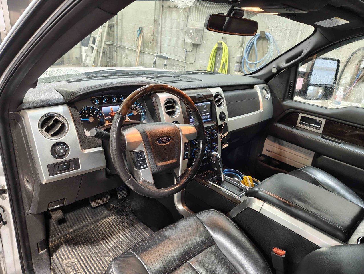 2013 Ford F-150 4WD SuperCrew 145 Platinum White Sherwood Park - photo #6