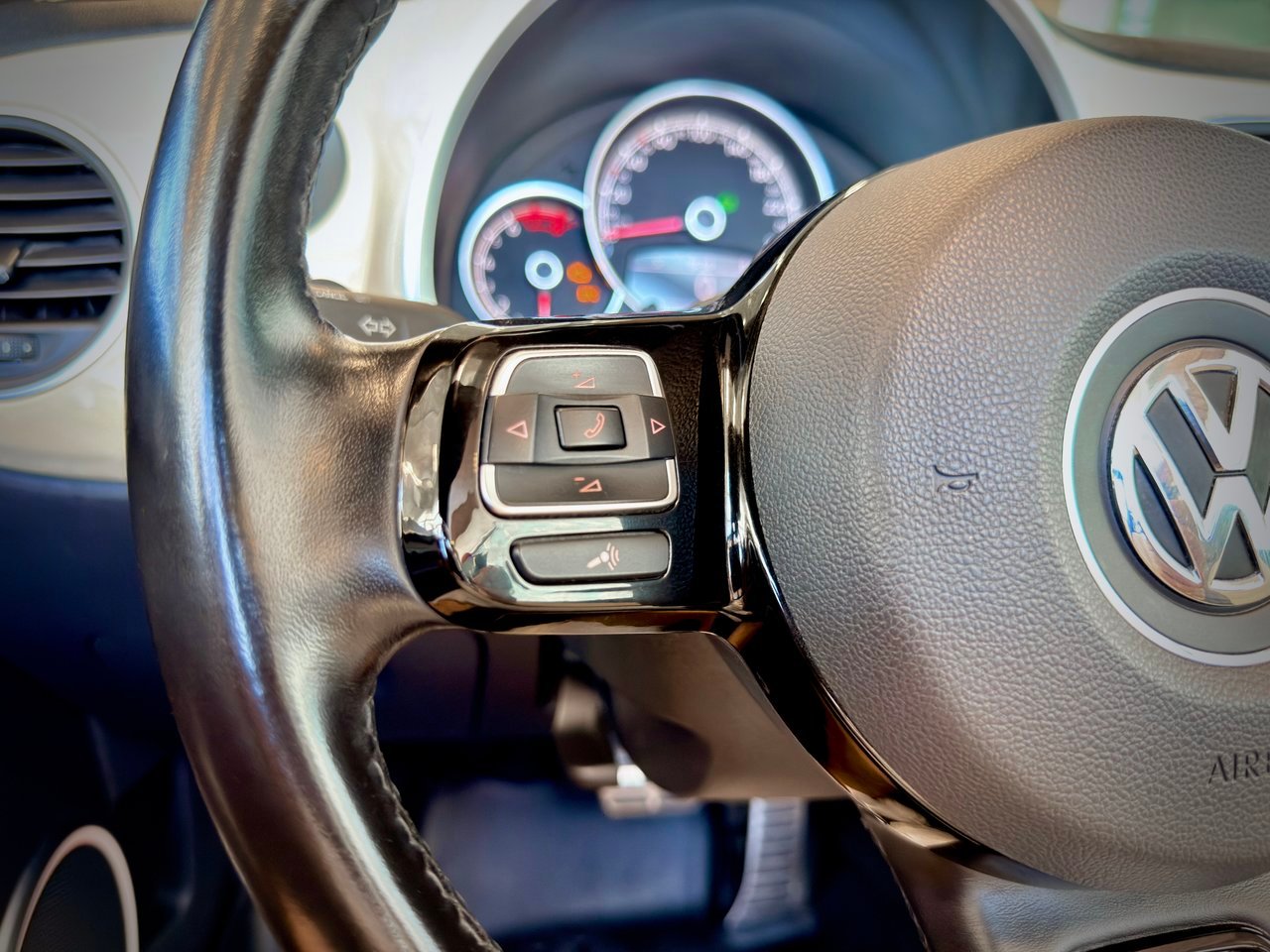 2019 Volkswagen Beetle Convertible Blue Notre-Dame-des-Prairies - photo #18