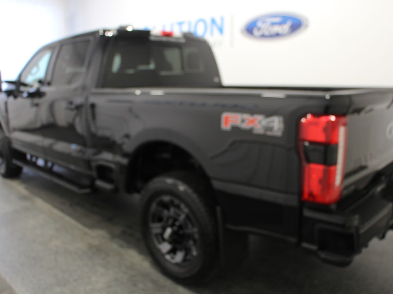 2024 Ford Super Duty F-250 SRW LARIAT Black Saint-Eustache - photo #3