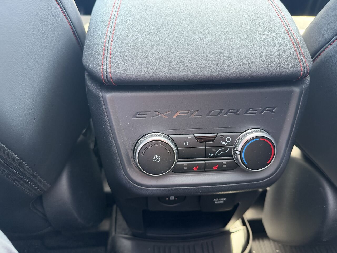 2026 Ford Explorer White Mont-Laurier - photo #16