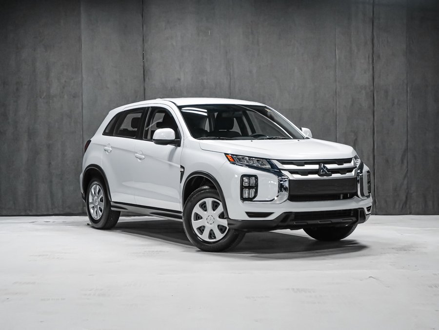 2025 Mitsubishi RVR ES White