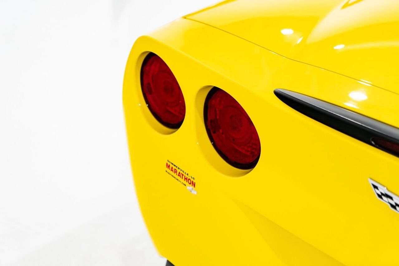 Chevrolet Corvette PRIX EN USD | With Only 900km (563mi) From New With Window Sticker 2008 Jaune Montréal - photo #40