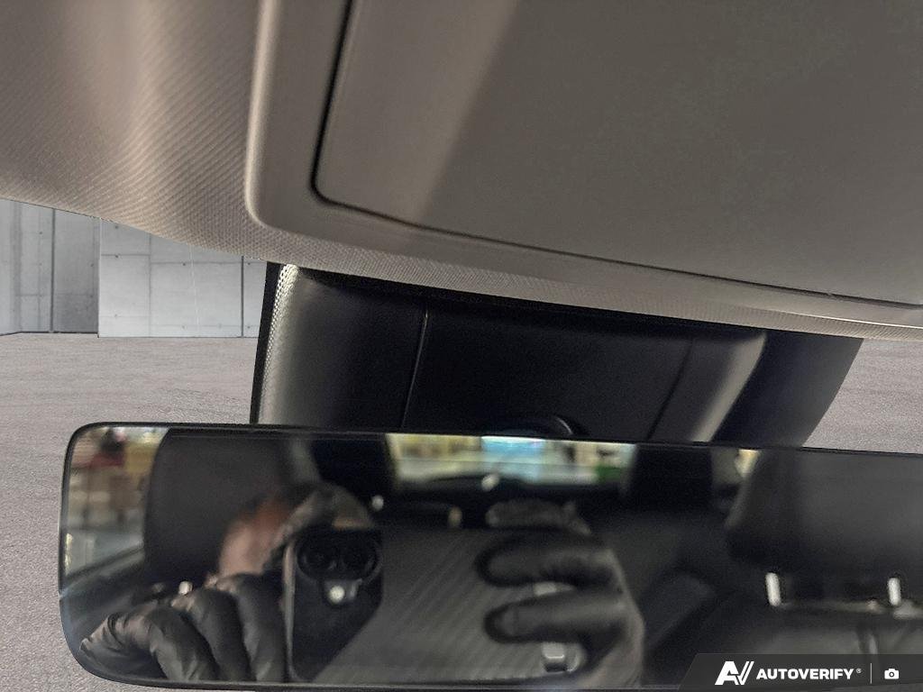2025 Toyota Highlander 2602706A | Hybrid Limited | DBRCHC White Edmonton - photo #19