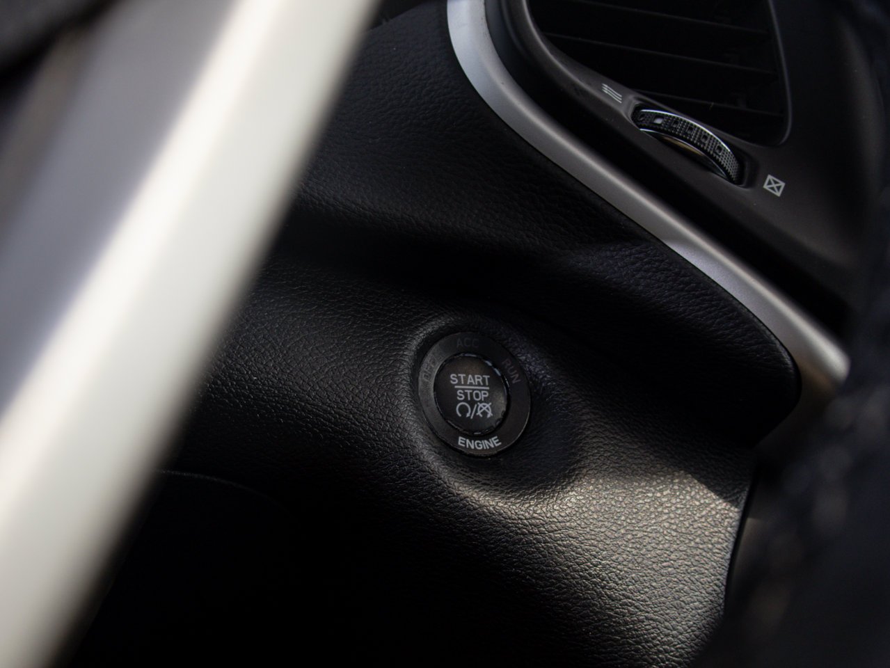 2015 Jeep Cherokee 4WD 4dr Trailhawk gray Sherwood Park - photo #25