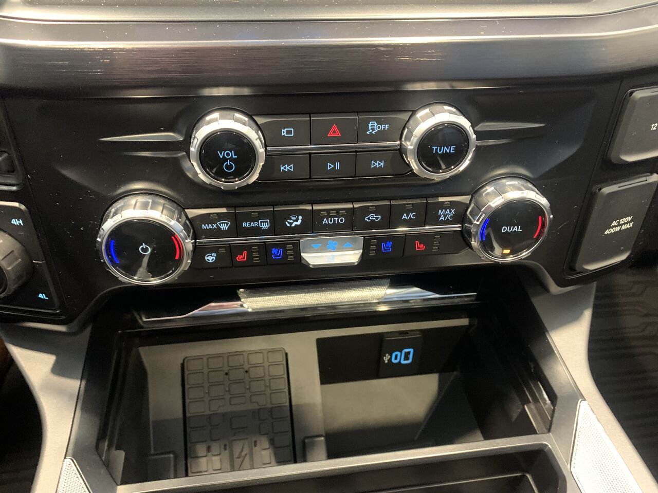 2025 Ford Super Duty F-250 SRW LARIAT LARIAT cabine 6 places 4RM caisse de 6,75 pi Grey Châteauguay - photo #37