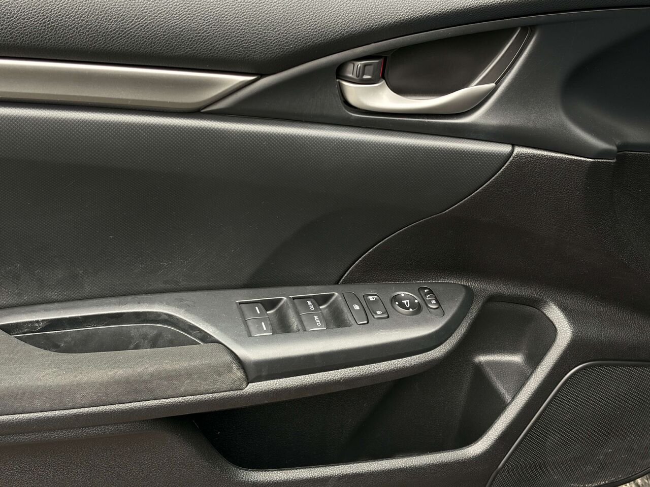 Honda Civic LX 2018 Noir Gatineau - photo #9