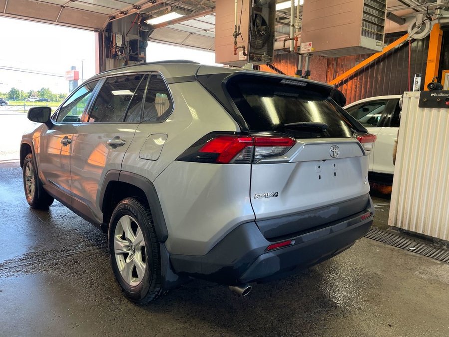 Toyota RAV4 LE AWD *CARPLAY* SIÈGES CHAUFF ALERTES RÉG ADAPT 2019 Argent
