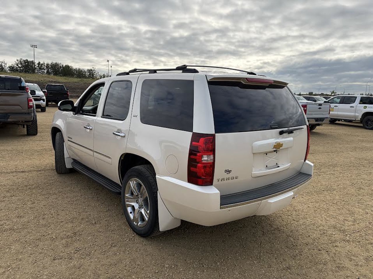 2013 Chevrolet Tahoe 4WD 4dr LTZ White Sherwood Park - photo #3