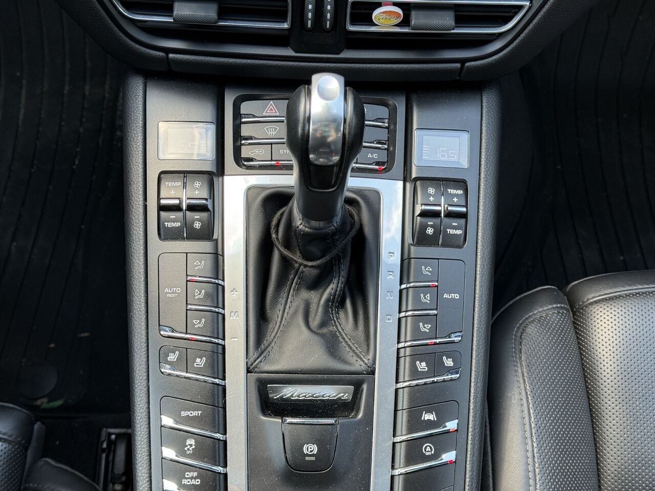 2019 Porsche Macan S White Granby - photo #18
