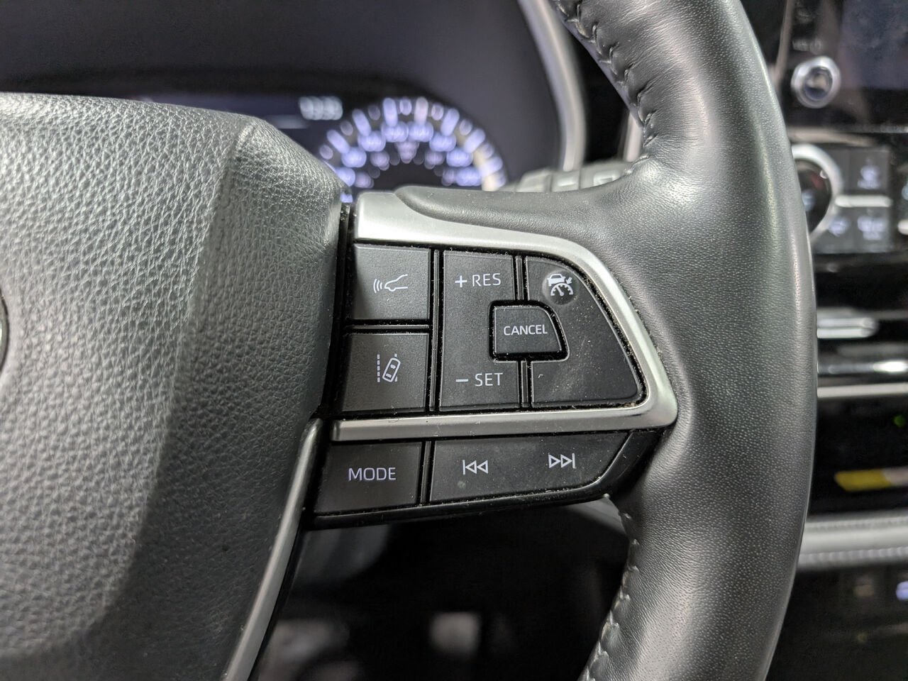 Toyota Highlander XLE/AWD/SIÈGES CHAUFFANTS/VOLANT CHAUFFANT/TOIT OUVRANT/BLUETOOTH/AC BIZONE 2023 Frisson glacé nacré Sherbrooke - photo #14