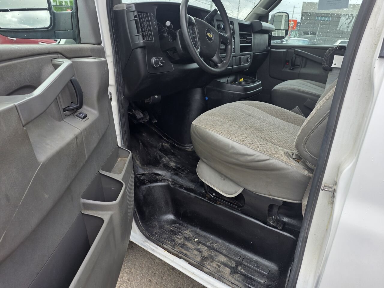 2016 Chevrolet Fourgonnette Express utilitaire White  - photo #9