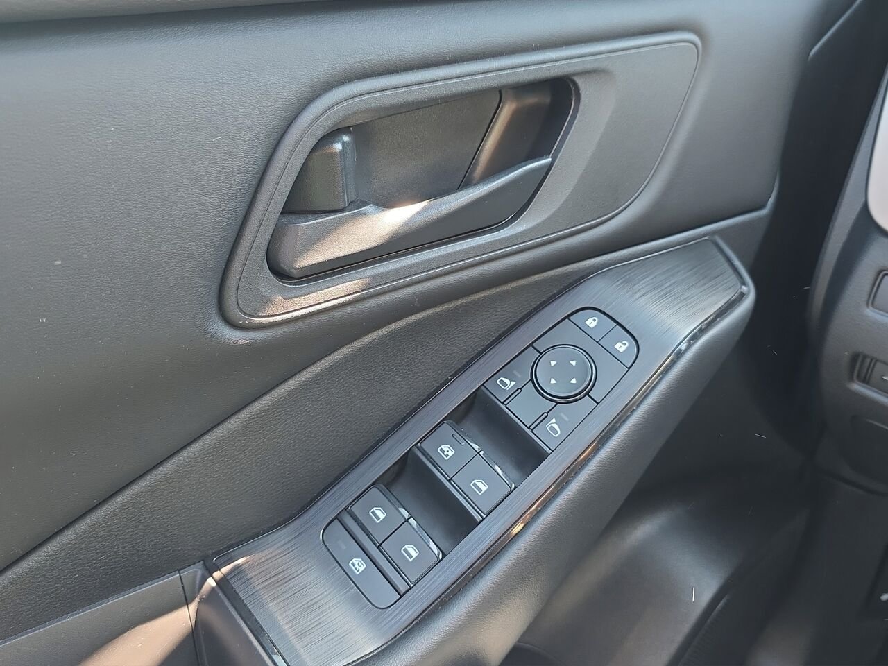 Nissan Rogue S TI AWD, Cruise control, Sièges chauffant, écran tactile 2024 Noir Val-David - photo #13