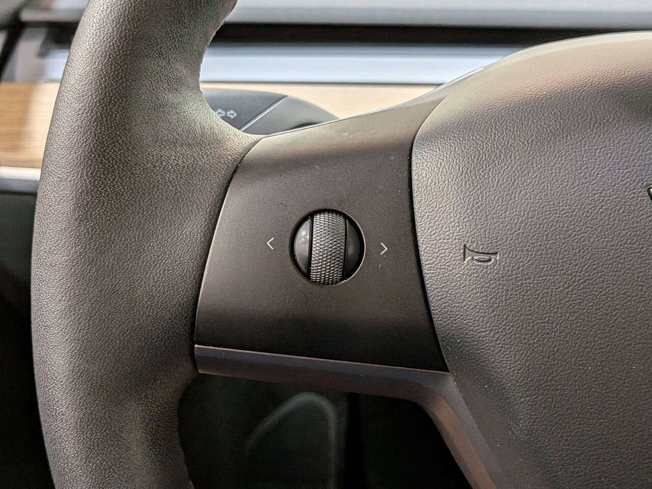 Tesla Model Y 2024 Noir Val-David - photo #15