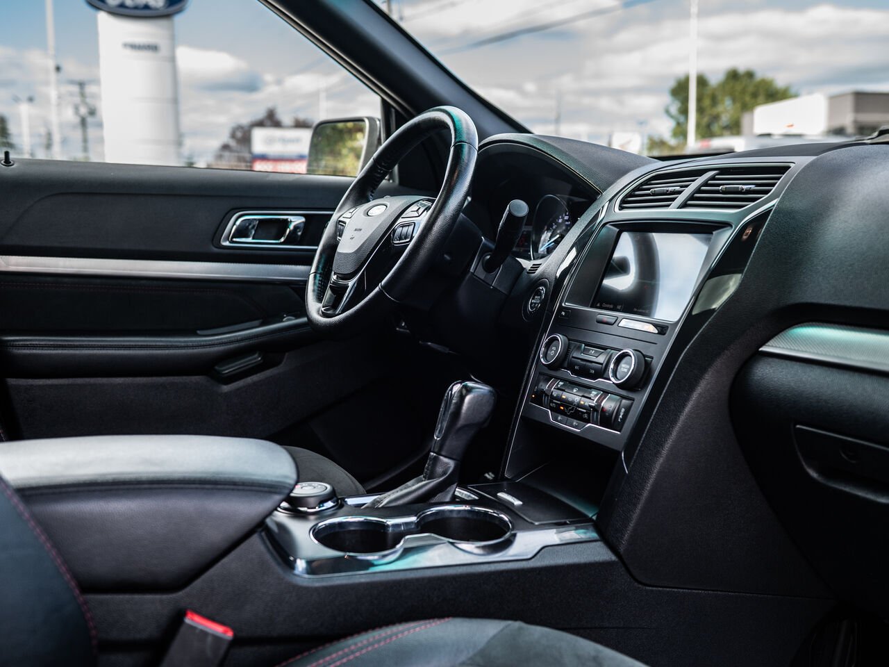 2019 Ford Explorer White Sainte-Julienne - photo #26