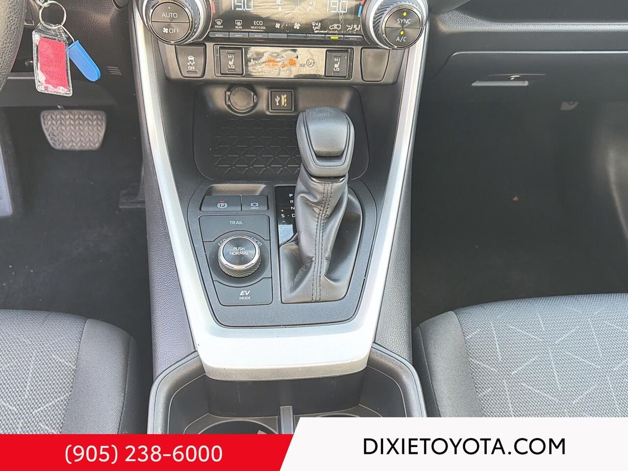 2025 Toyota RAV4 HYBRID LE AWD / HEATED SEATS / TOYOTA SAFETY SENSE / CARPLAY AND ANDROID AUTO Grey Mississauga - photo #14
