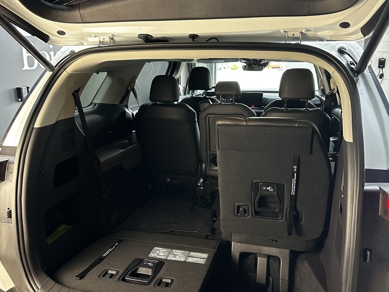2026 Kia Carnival Snow White Pearl Blainville - photo #2