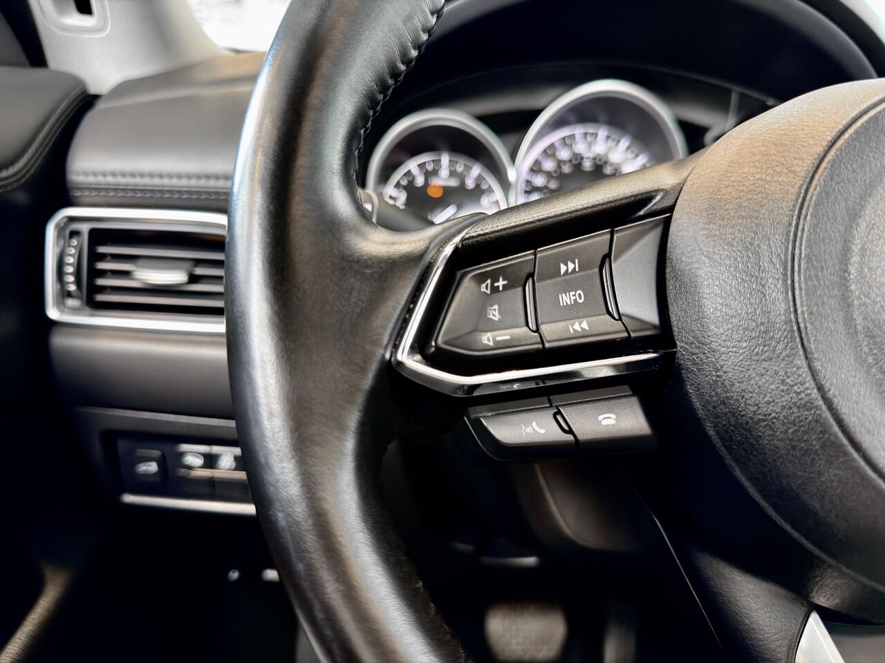 2022 Mazda CX-5 Black Notre-Dame-des-Prairies - photo #23