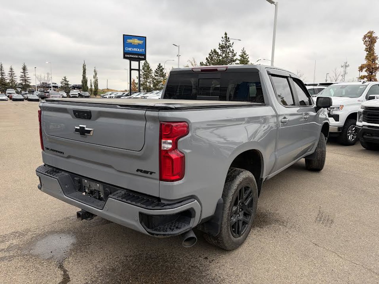2024 Chevrolet Silverado 1500 4WD Crew Cab 147 RST Grey Sherwood Park - photo #4