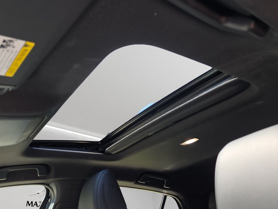 Mazda Mazda3 Sport GS automatique, toit ouvrant, volant chauffant, siège électrique, régulateur adaptatif, 2024 Noir