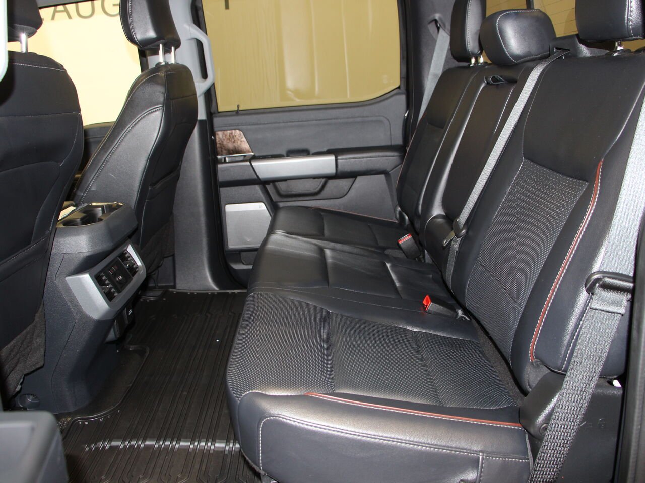 2024 Ford Super Duty F-250 SRW LARIAT Black Saint-Eustache - photo #6