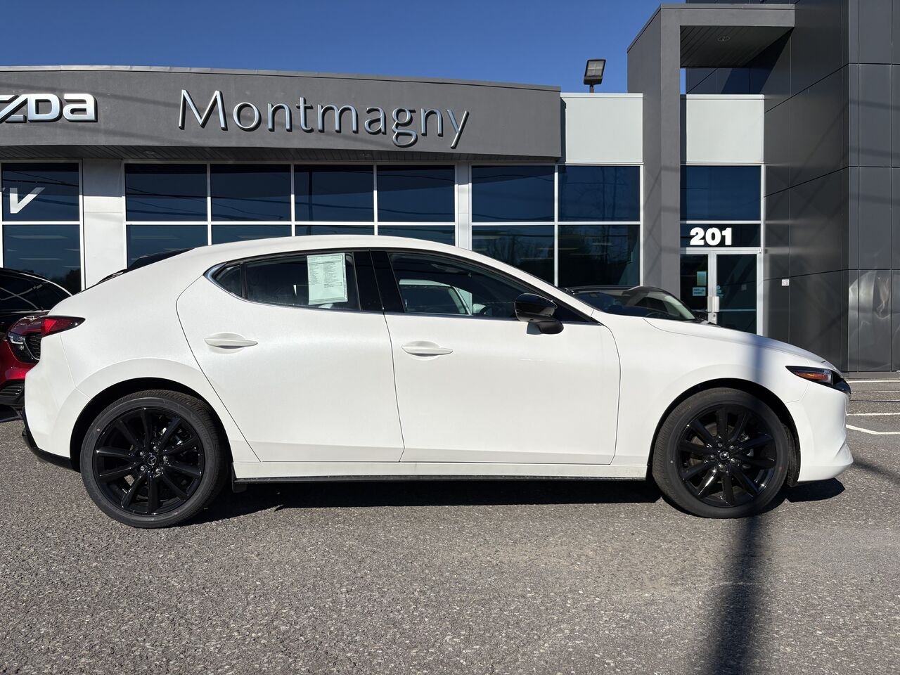 MAZDA Mazda3 Sport GT avec moteur turbo BA TI i-ACTIV 2026 Blanc neige nacré Montmagny - photo #2