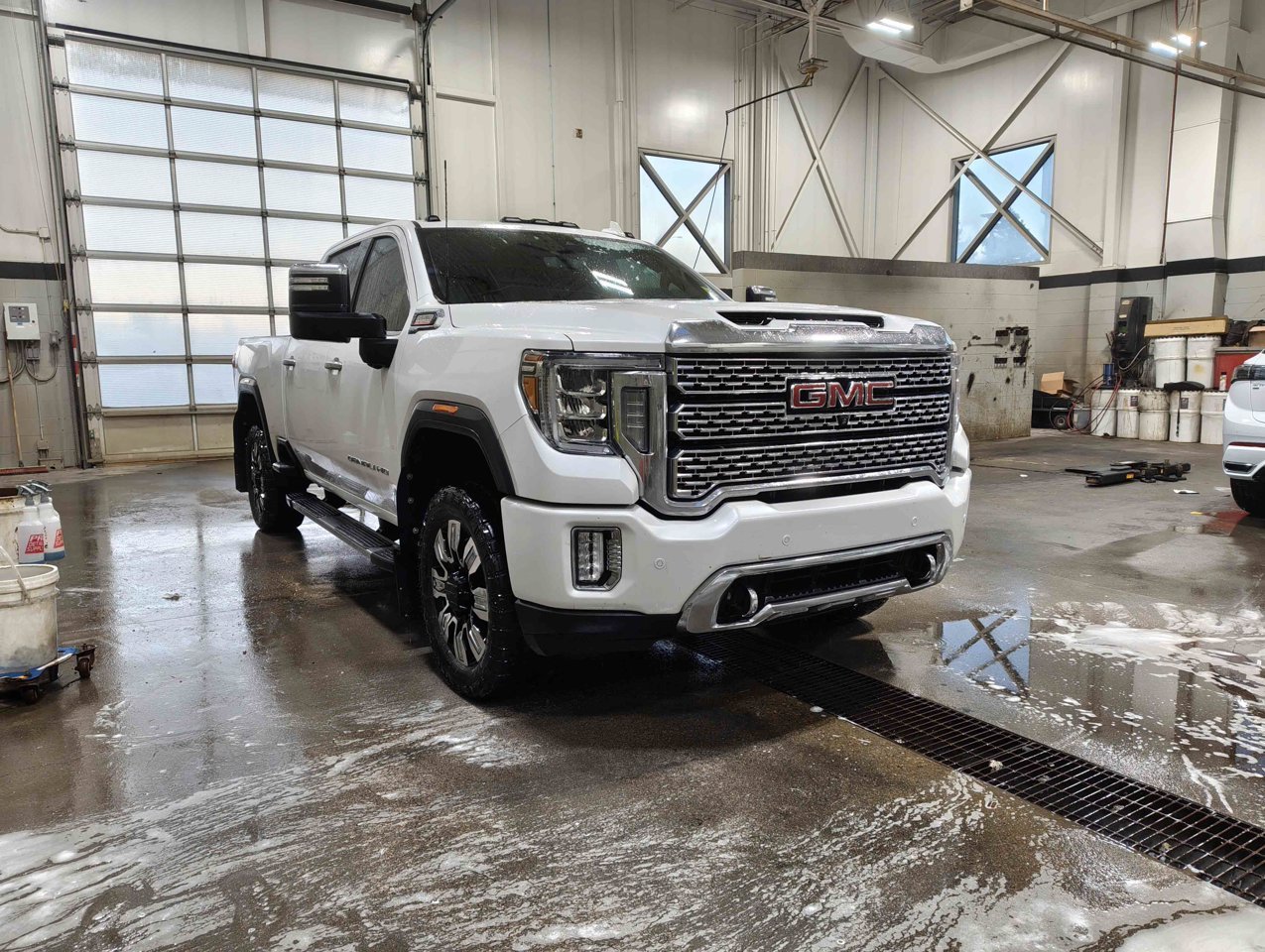 2020 GMC Sierra 2500HD 4WD Crew Cab 159 Denali White Sherwood Park - photo #2