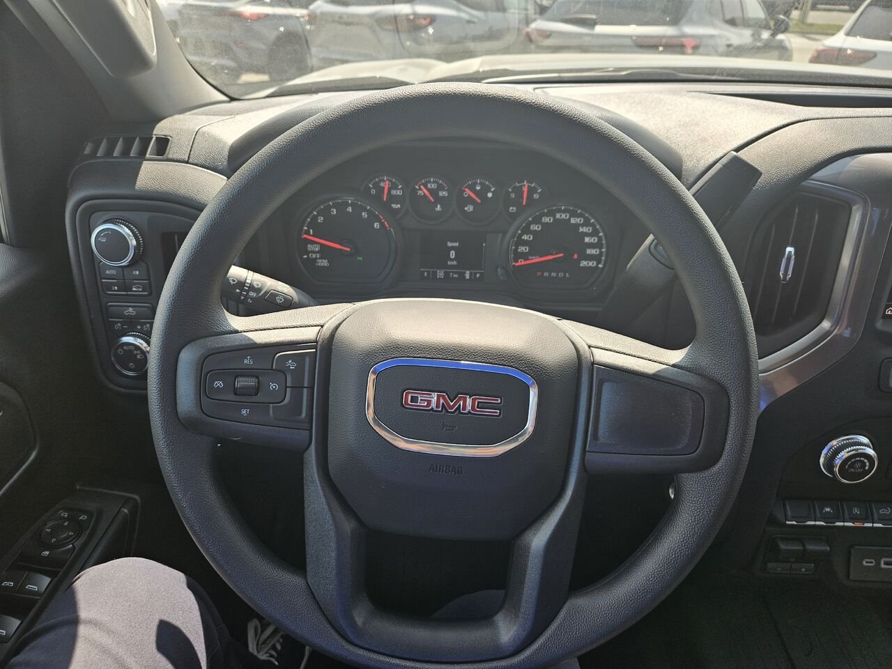 GMC Sierra 1500 Pro cabine multiplace 4RM 157 po 2026 Noir onyx Thetford Mines - photo #9