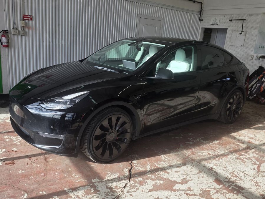 Tesla Model Y Performance TI 2021 Noir
