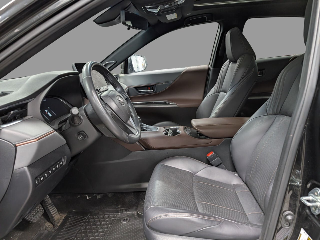 Toyota Venza Hybride LIMITED/AWD/SIÈGES CHAUFFANTS/TOIT PANORAMIQUE FIXE/VOLANT CHAUFFANT/BLUETOOTH/AC BIZONE 2023 Noir céleste Sherbrooke - photo #8