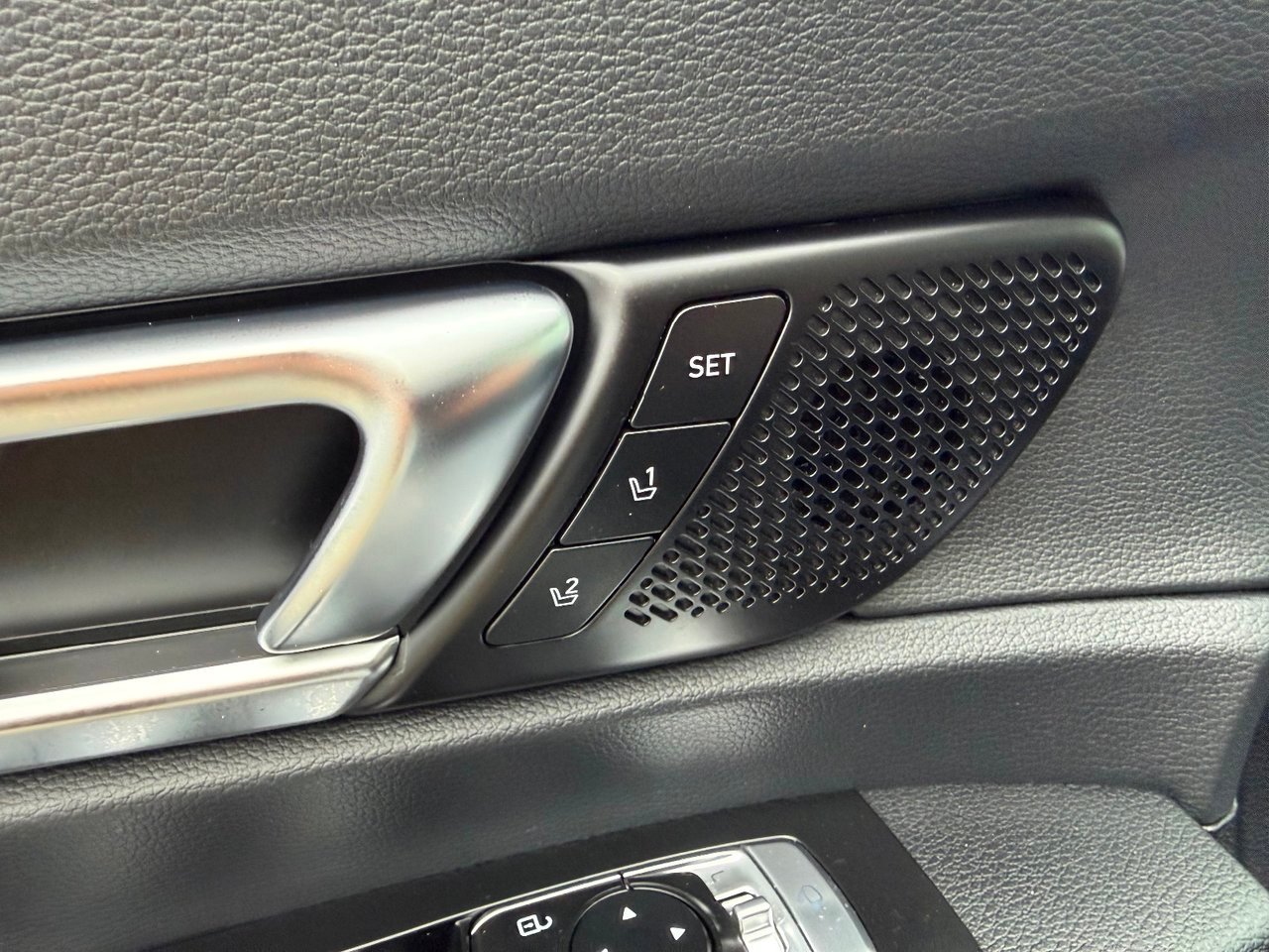 2023 Kia Telluride White Thetford Mines - photo #17