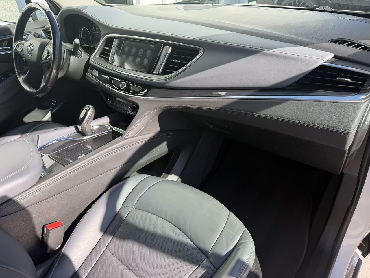 2018 Buick Enclave PREMIUM AWD 7 PASSAGERS White Laval - photo #8