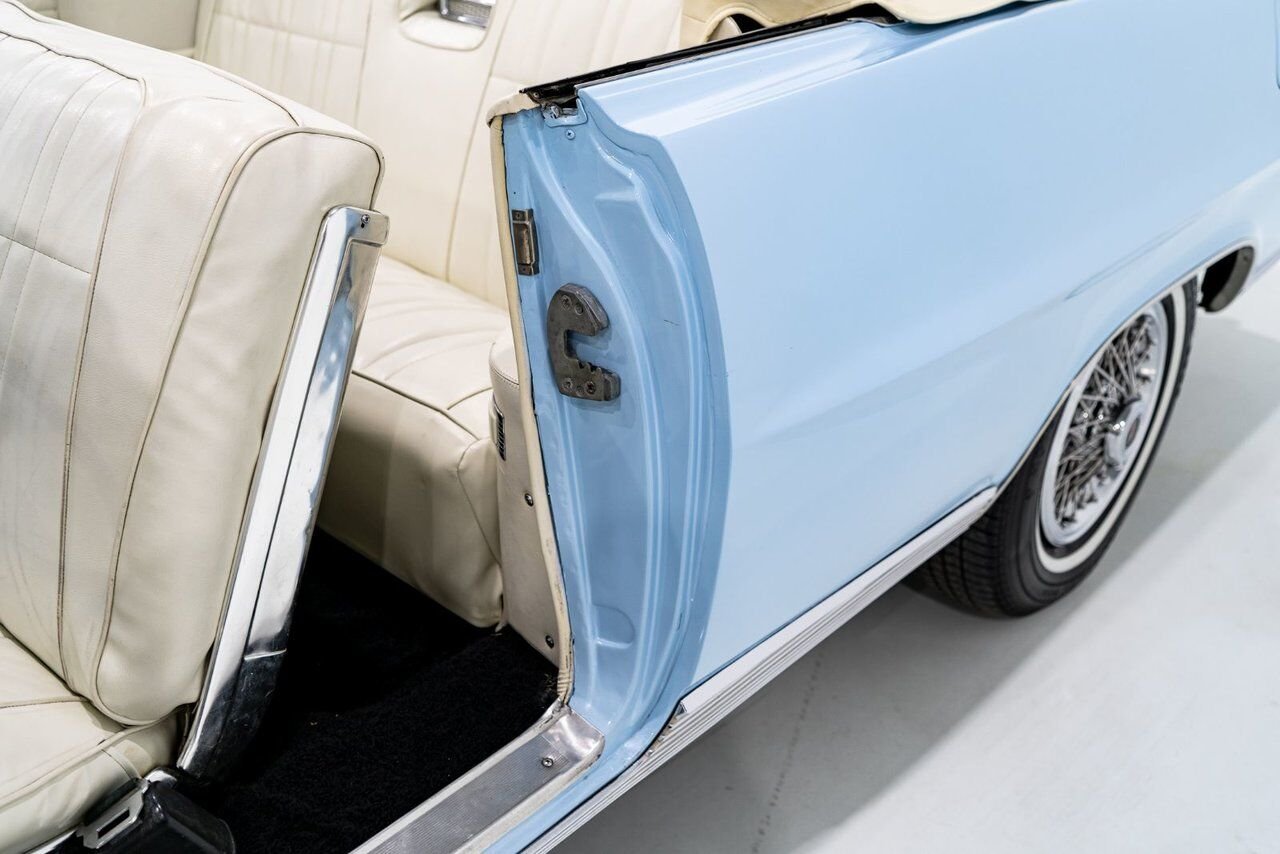 Pontiac Bonneville **PRICE IN USD** 1964 Bleu Montréal - photo #66