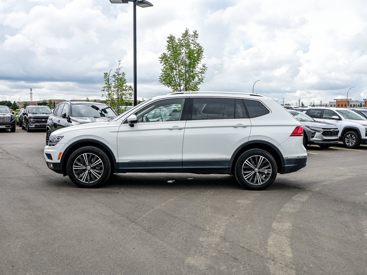 2018 Volkswagen Tiguan Highline 4MOTION White Sherwood Park - photo #9