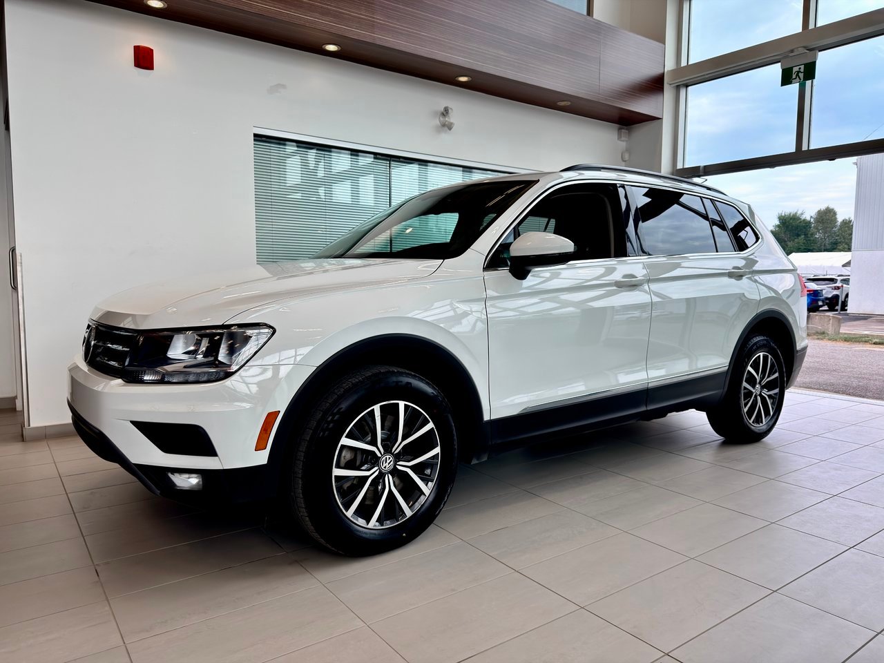 2021 Volkswagen Tiguan White Notre-Dame-des-Prairies - photo #1