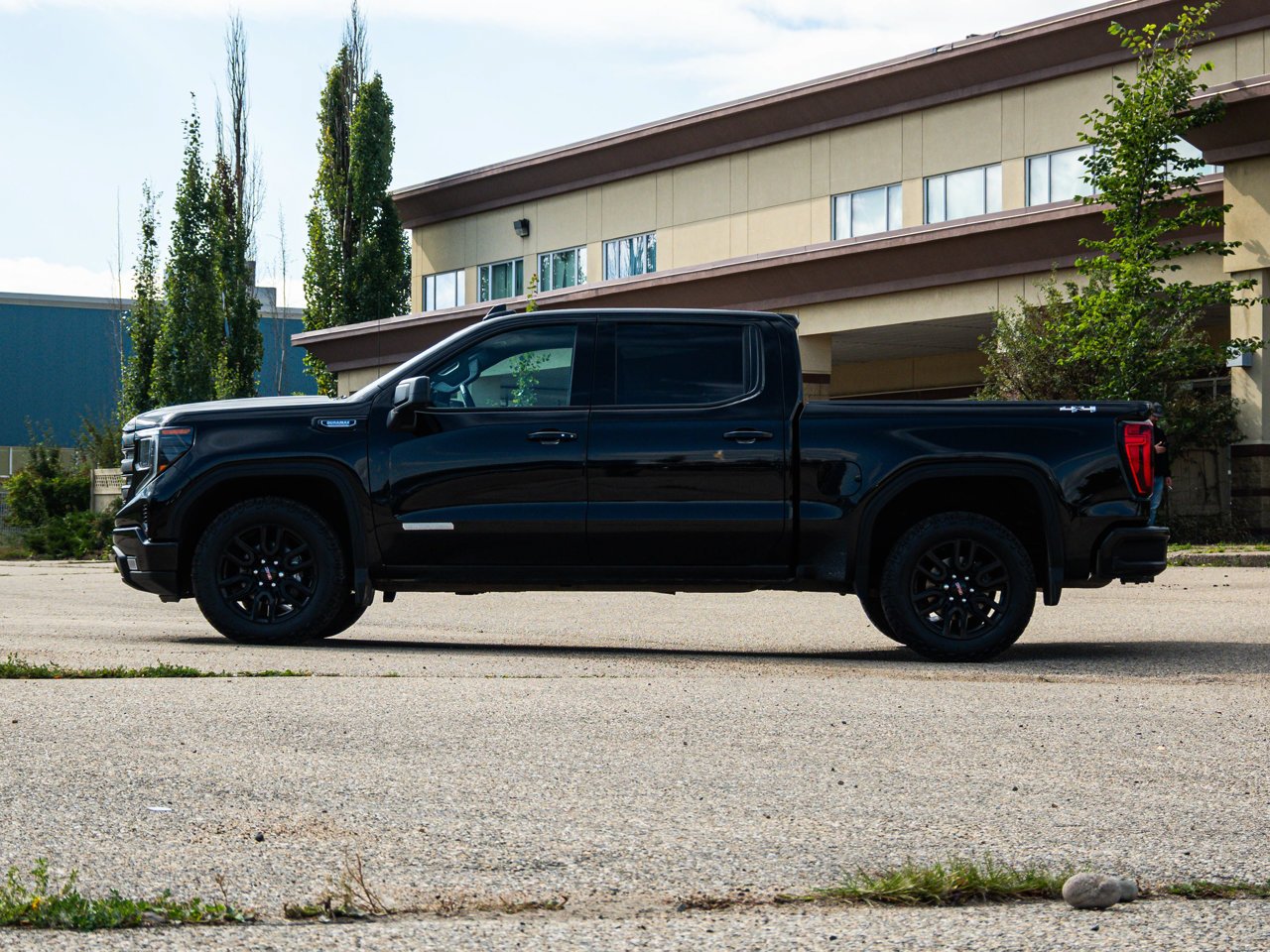 2024 GMC Sierra 1500 4WD Crew Cab 147 Elevation Black Sherwood Park - photo #10