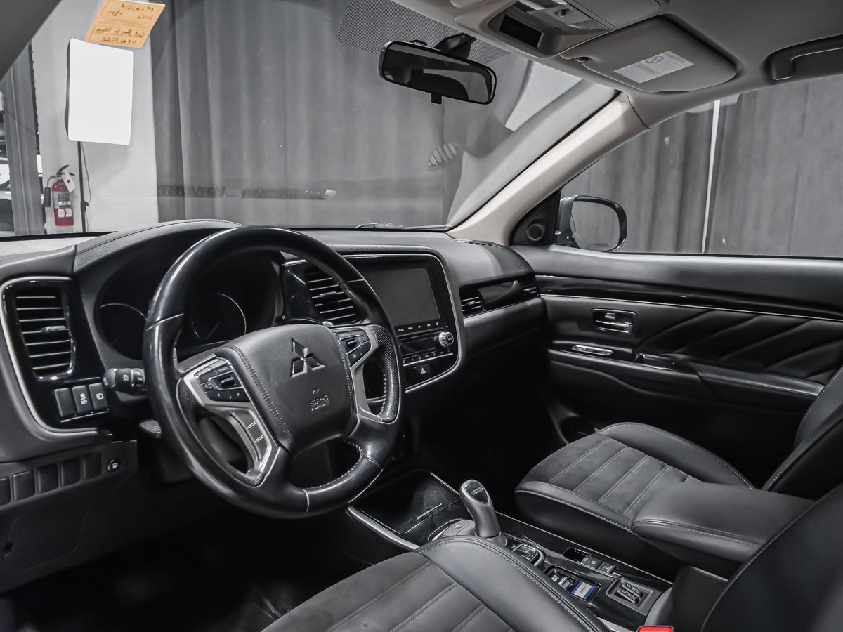 Mitsubishi Outlander PHEV SE 2022 Gris Montréal - photo #1