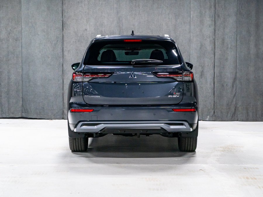 2026 Mitsubishi Outlander Plug-In Hybrid SEL Moonstone Grey Premium Finish