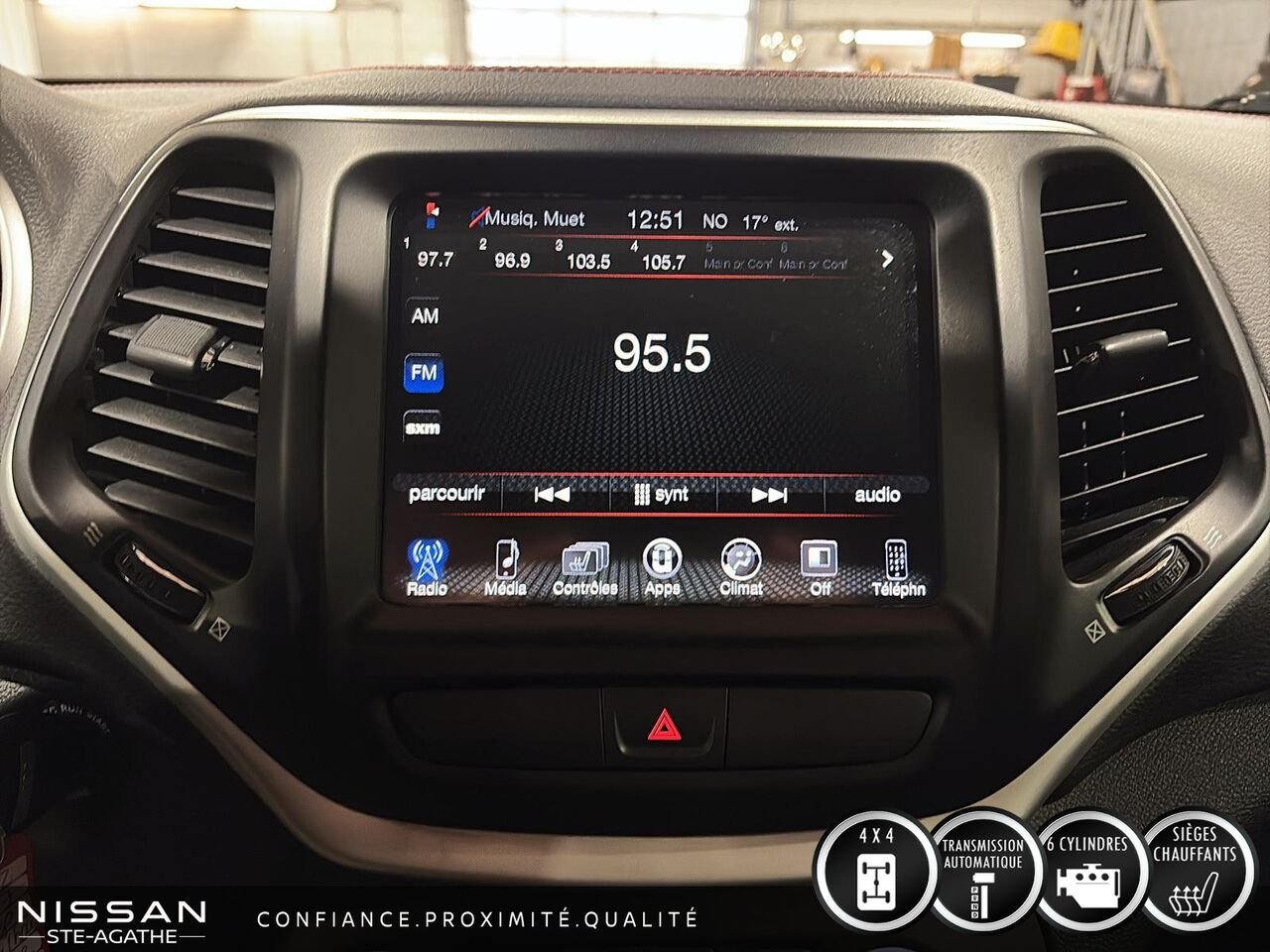 2017 Jeep Cherokee Red Ste-Agathe des Monts - photo #17