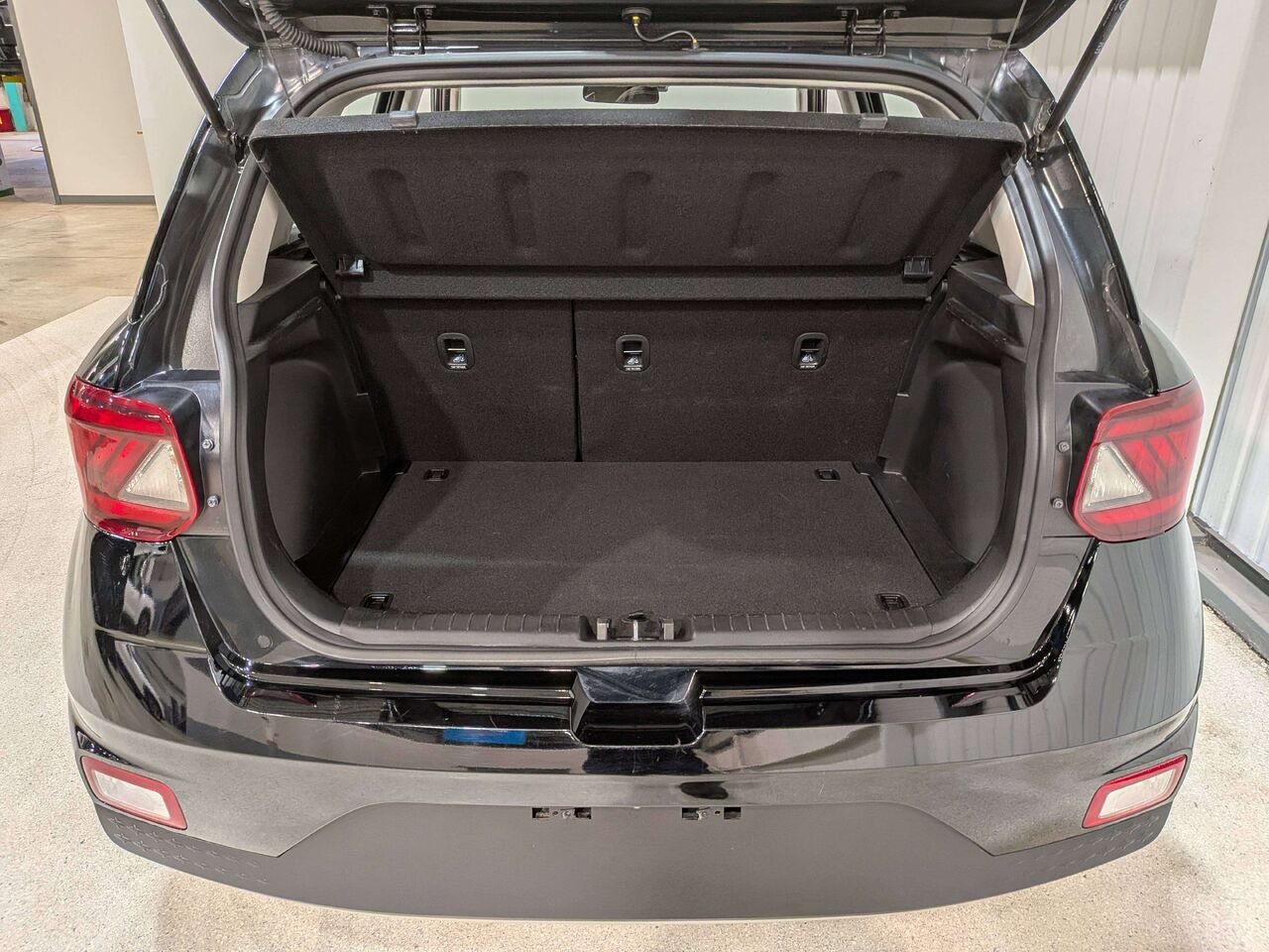 2026 Hyundai Venue Preferred IVT Black Val-David - photo #8