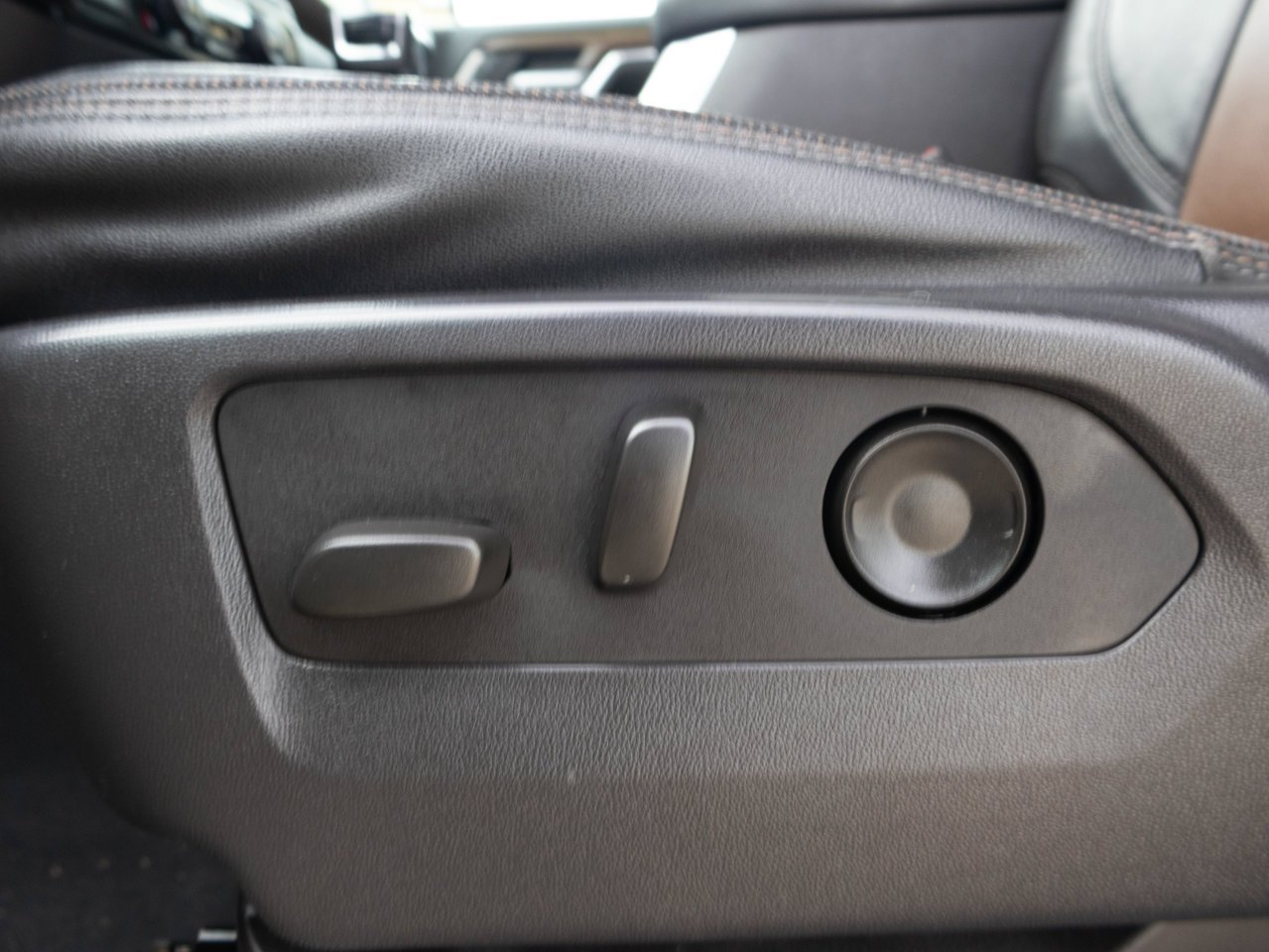2024 Chevrolet Silverado 1500 4WD Crew Cab 147 High Country White Sherwood Park - photo #17